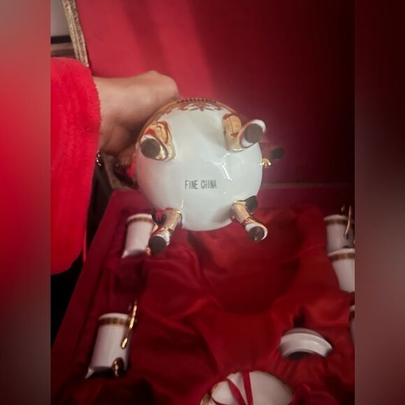 Vintage Used Fine China Tea Set 5 cups 5 plates and tea pot with lid beautiful - Picture 7 of 11